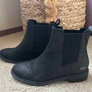 TOMS Charlie Chelsea Boot- Black